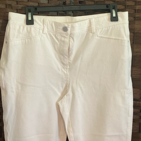 Chico’s 1 cropped ankle white stretch so slimming - Picture 3 of 5